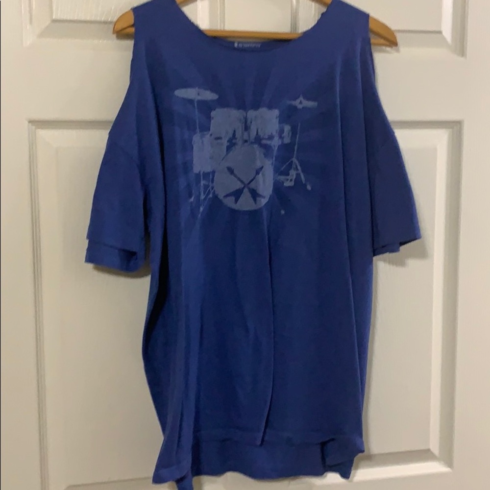 No Boundaries Shoulder Cut Out Tee